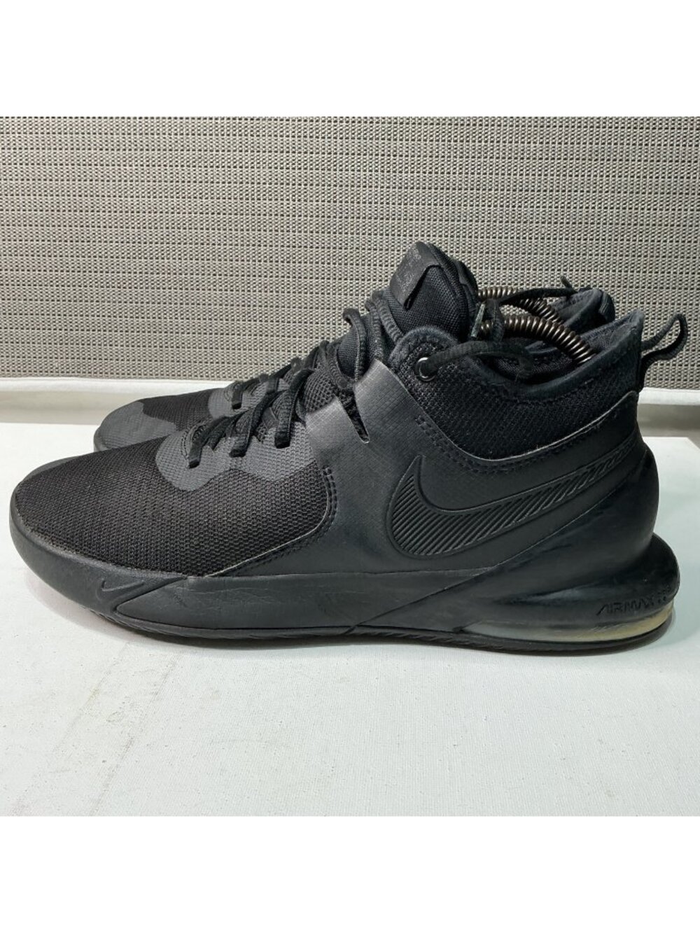 Air max impact sneakers - black Men's Athletic Size 9.5 Comfortable & Durable
